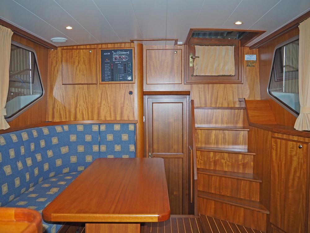 Saloon, Accommodation